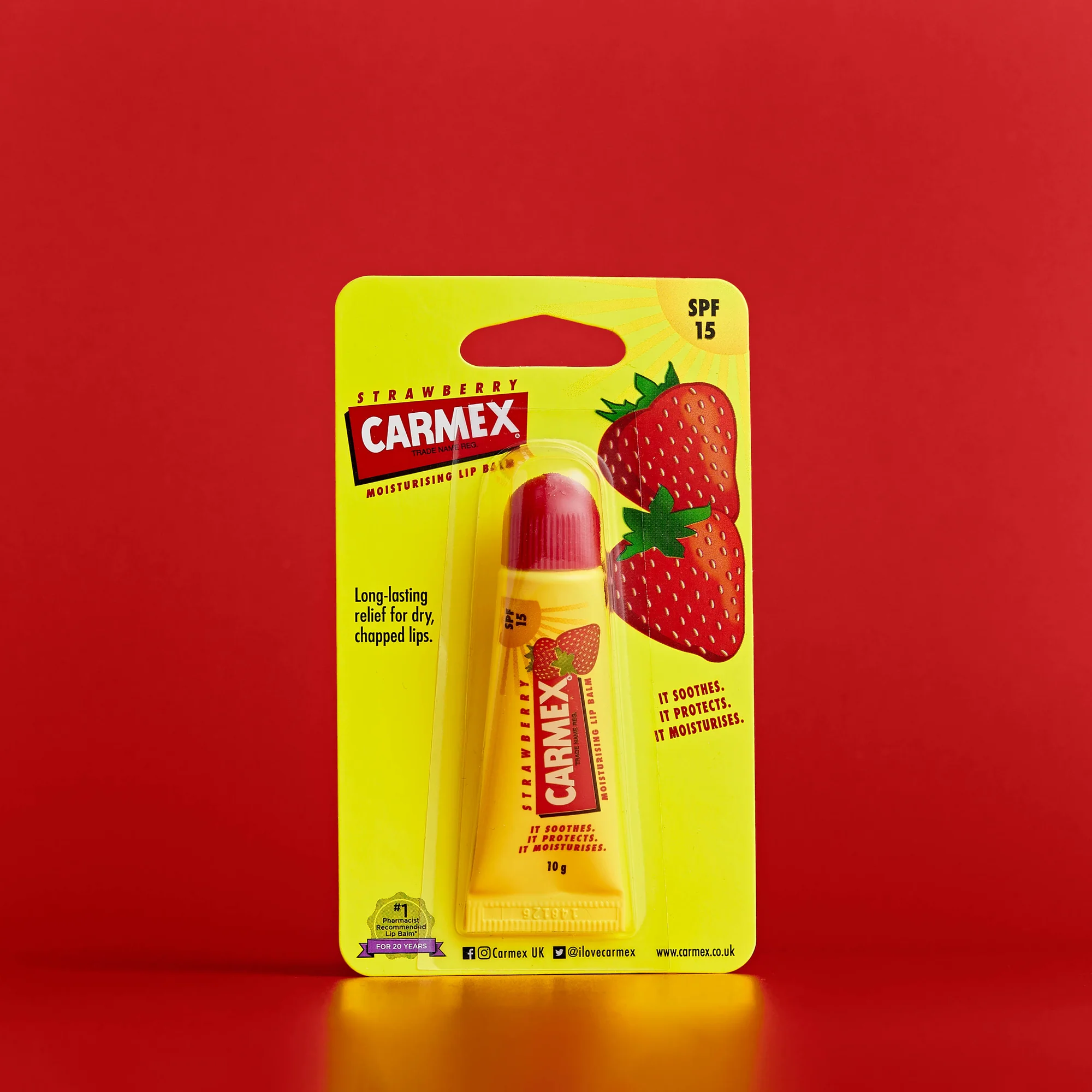 Carmex Moisturising Lip Balm Strawberry SPF 15 10g